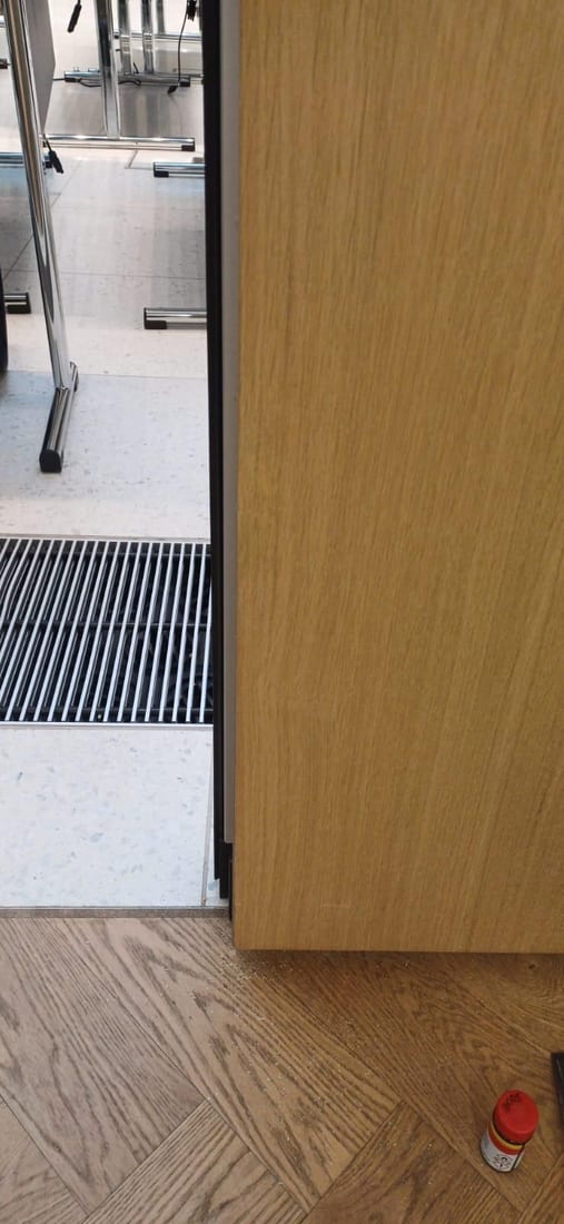 Door edge at the threshold After