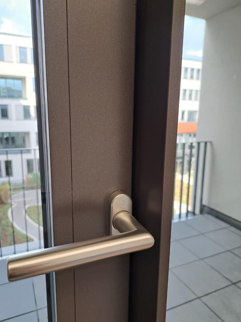 Coated door leaf beside the handle After